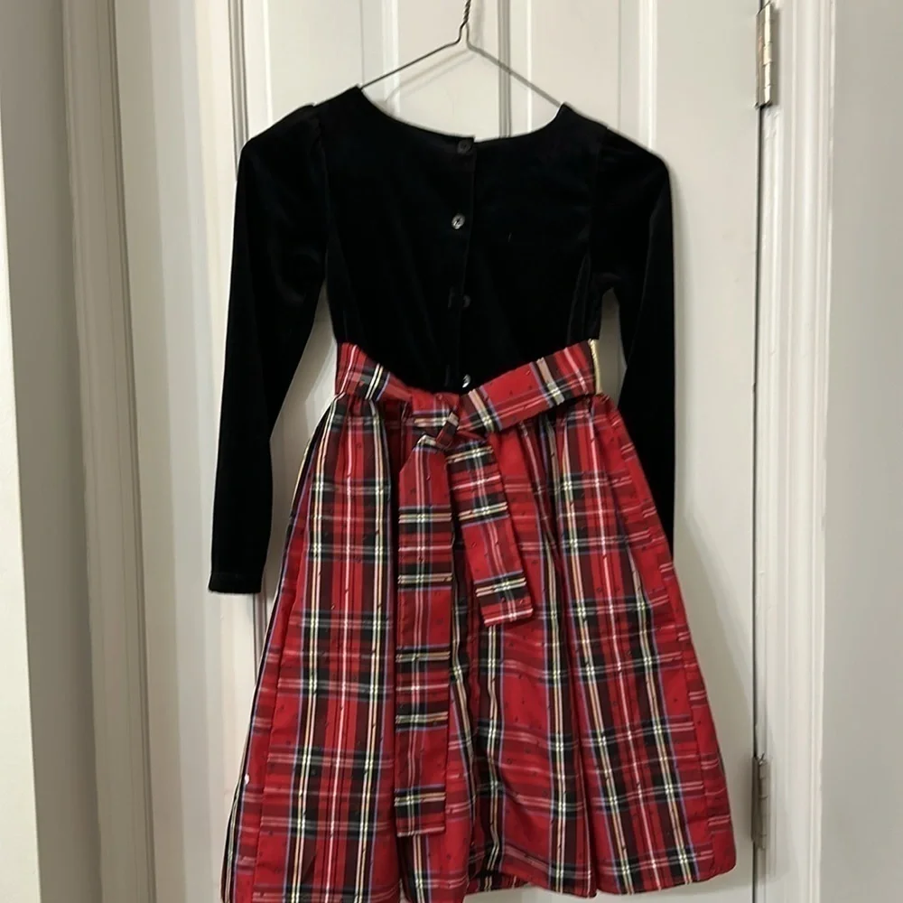 Girls size 8 velvet and plaid Christmas dress excellent condition Dollie & Me